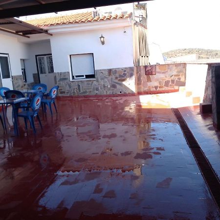 Hostal 2 Estrellas -Restaurante Las Tres Encinas En El Centro Del Pueblo Cabeza la Vaca Exteriér fotografie