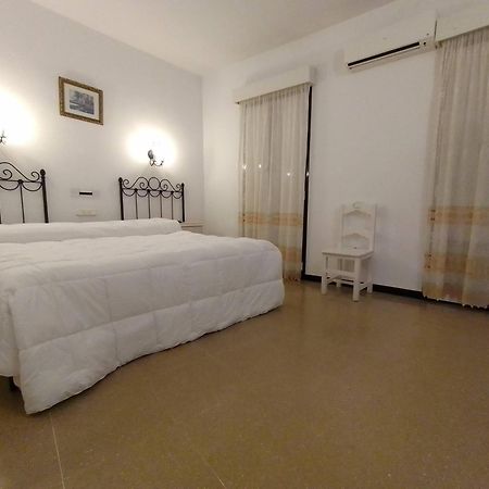 Hostal 2 Estrellas -Restaurante Las Tres Encinas En El Centro Del Pueblo Cabeza la Vaca Exteriér fotografie