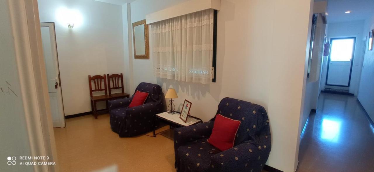 Hostal 2 Estrellas -Restaurante Las Tres Encinas En El Centro Del Pueblo Cabeza la Vaca Exteriér fotografie