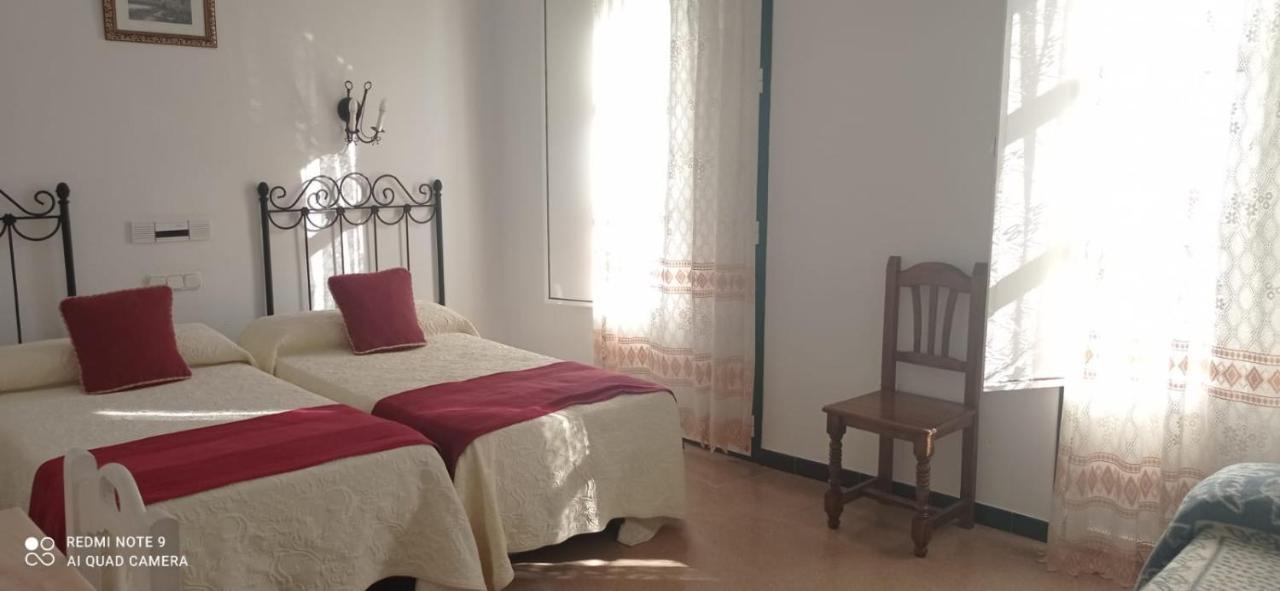 Hostal 2 Estrellas -Restaurante Las Tres Encinas En El Centro Del Pueblo Cabeza la Vaca Exteriér fotografie