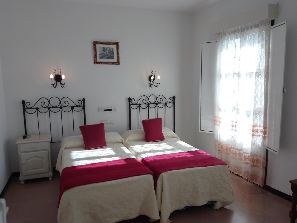 Hostal 2 Estrellas -Restaurante Las Tres Encinas En El Centro Del Pueblo Cabeza la Vaca Exteriér fotografie